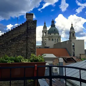 Ice Breaker Apartamento Budapest