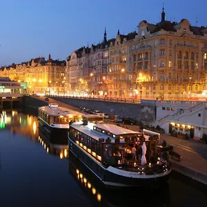Boat Matylda Hotel en barco Praga